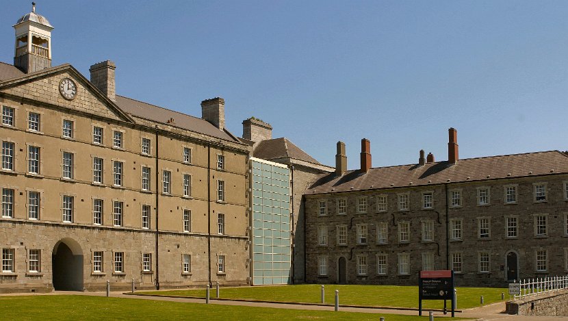 Collins Barracks 2006-06-09@0319-24